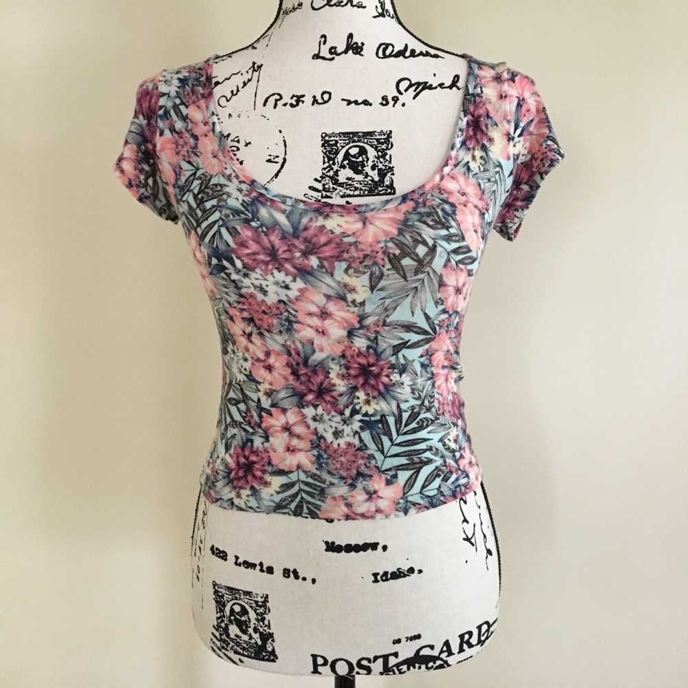 Tropical crop top 🌺