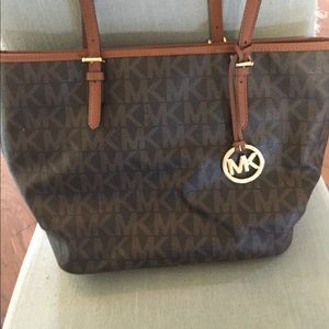 TODAY ONLY!! SALE!!🎀MICHAEL KORS 16 1/2width 11