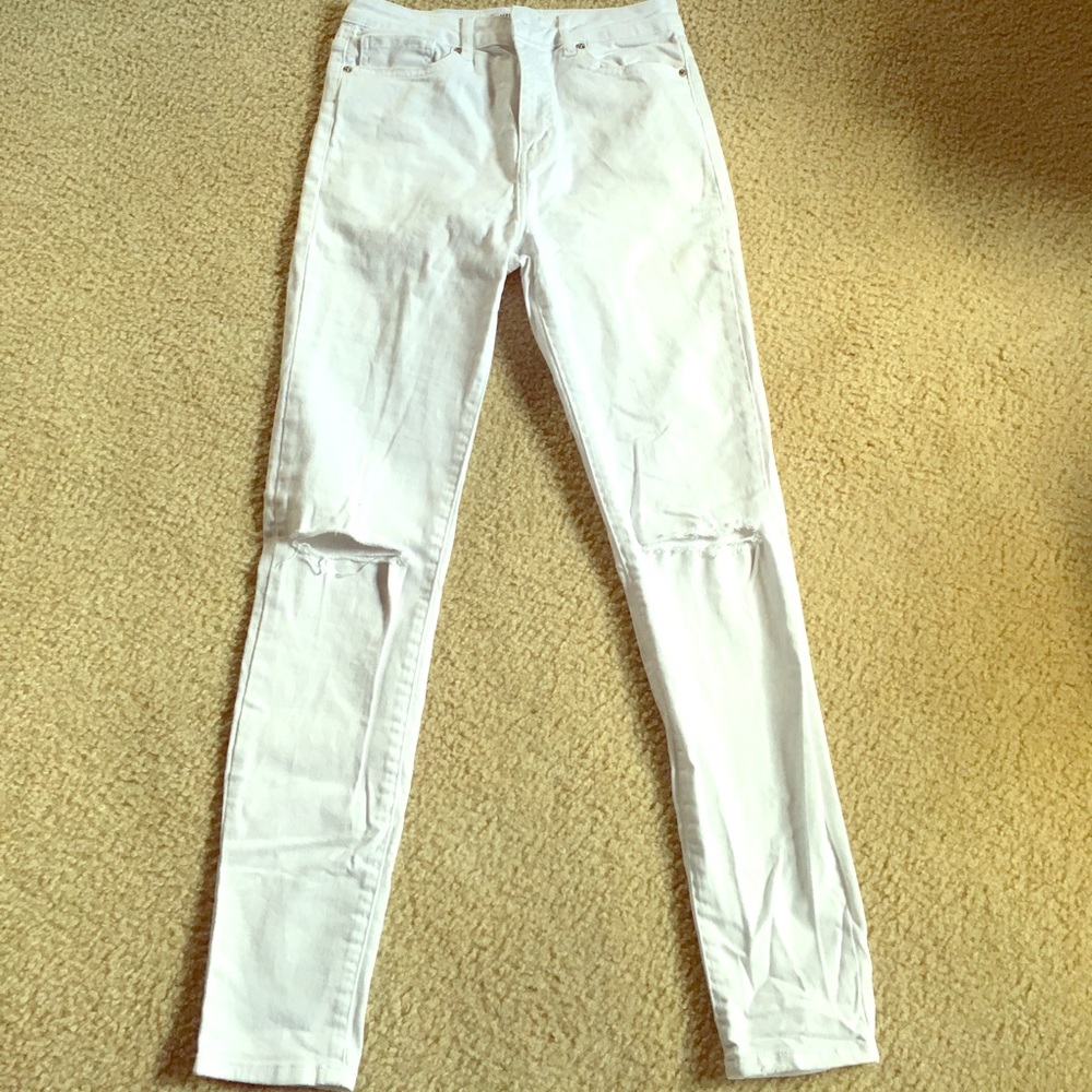 High waisted distressed knee white pants