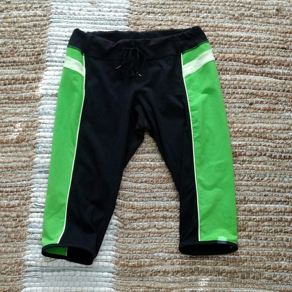 lululemon athletica Pants - Lululemon workout capri's