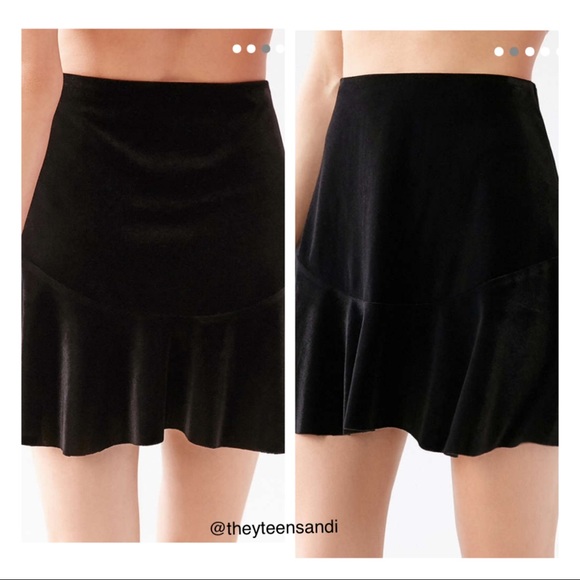 Urban Outfitters Ecote Velvet Flounce Mini Skirt - Picture 3 of 3