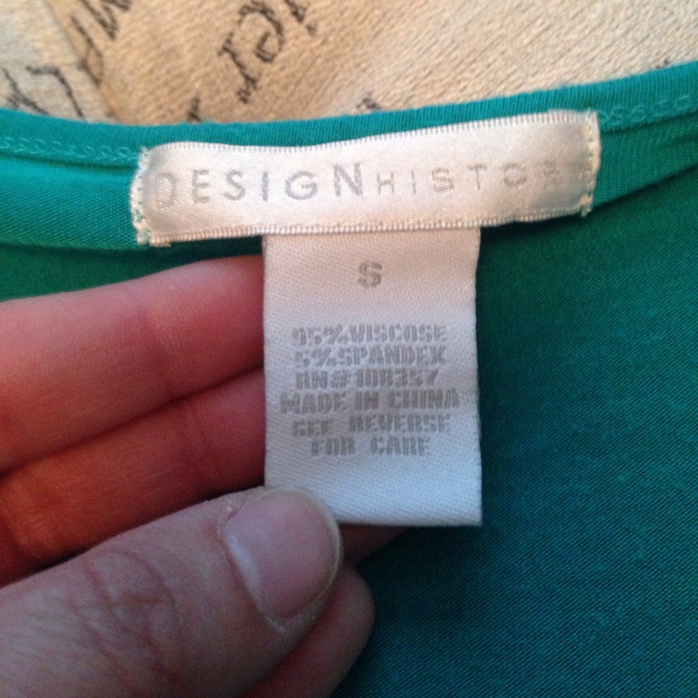 Design History green tee size small - Picture 2 of 2