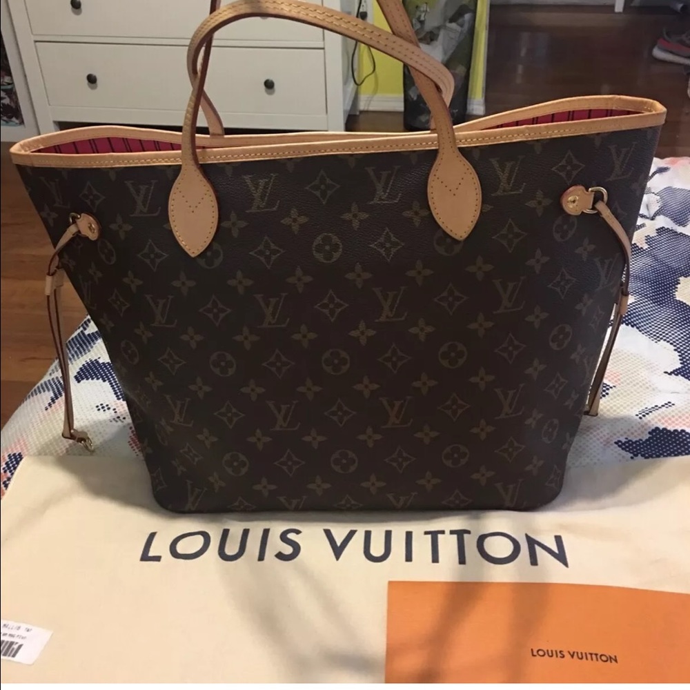 Louis Vuitton MM Neverfull in pivoine/monogram