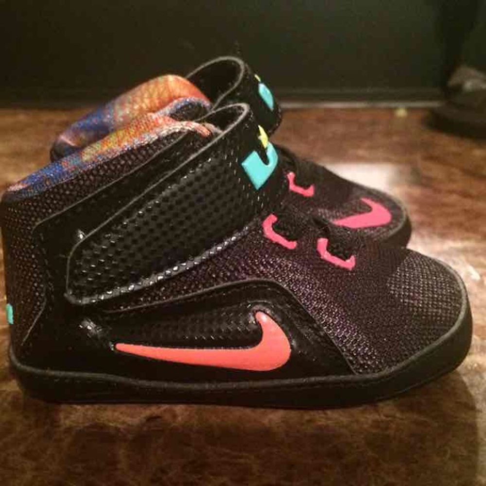 Lebrons size 2c !! Perfect condition