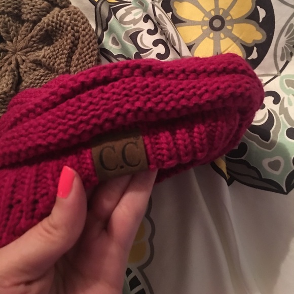 2 CC beanies - Picture 2 of 3