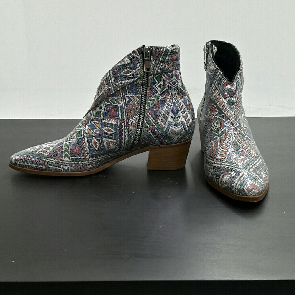 Donna Chelsea Bootie