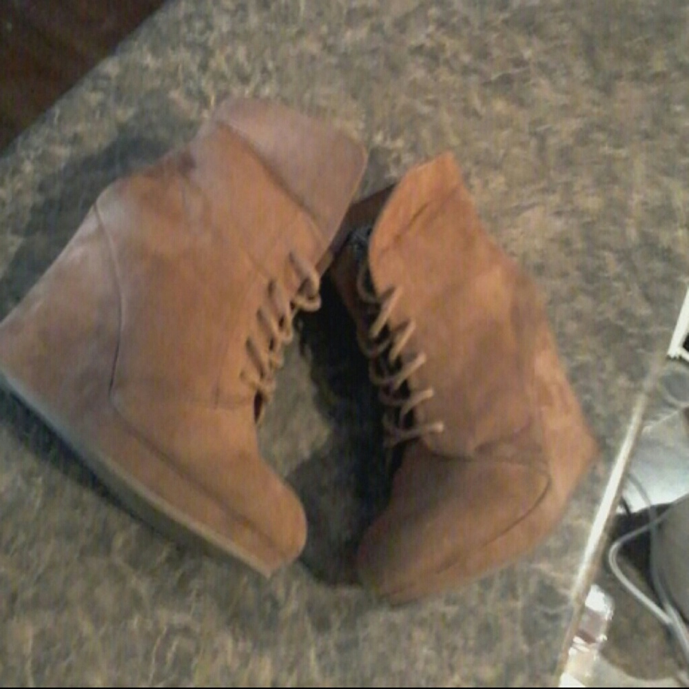 ❎SOLD ON OFFER UP ❎  shi Cognac Wedge Booties - Picture 7 of 8