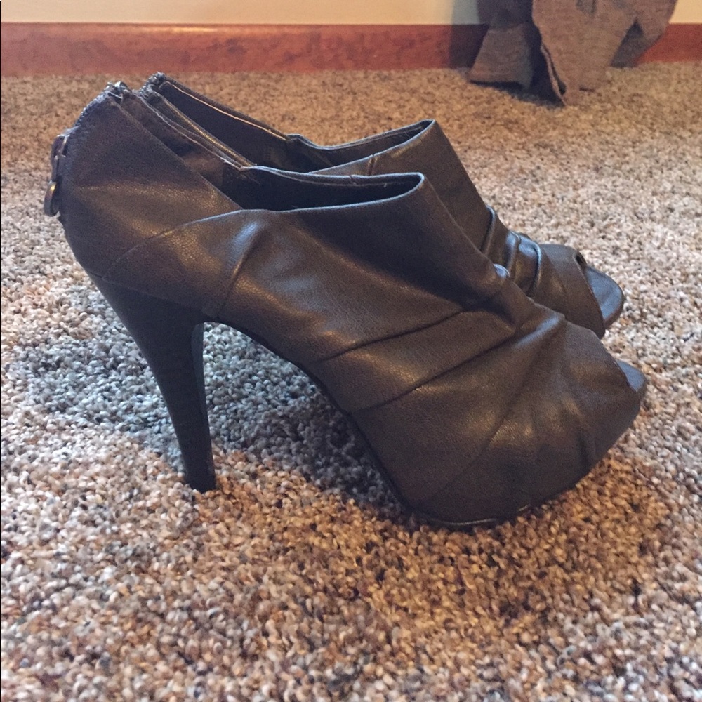 Simply Vera Heels