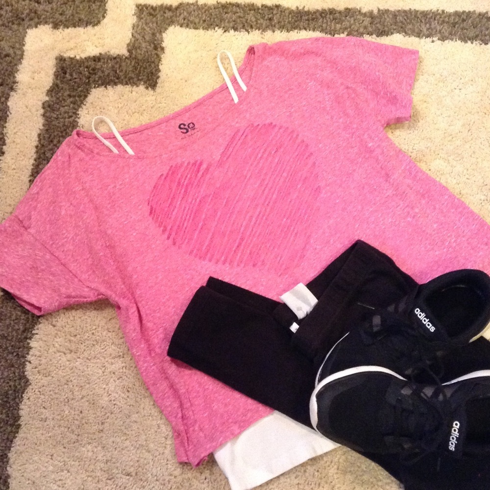 Pink workout shirt/ crop top. NWOT