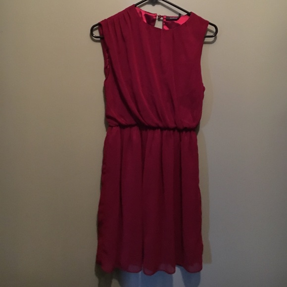 Red chiffon formal dress - Picture 2 of 7