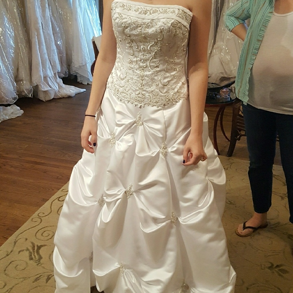 Brand new wedding dress