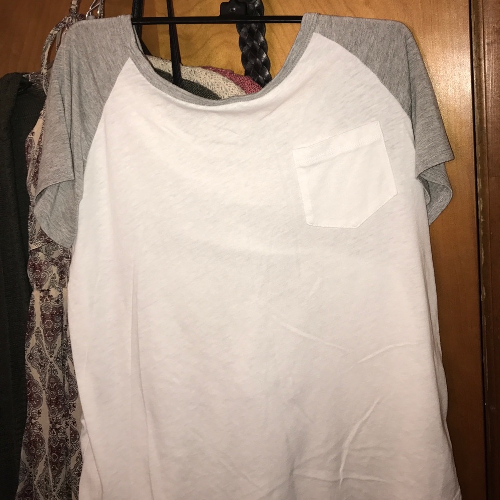 Short sleeve pocket t-shirt