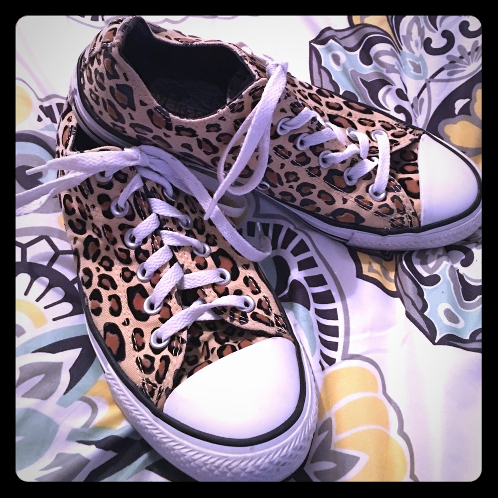 Adorable leopard print converse