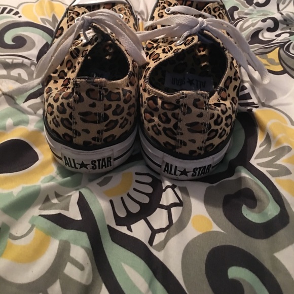 Adorable leopard print converse - Picture 3 of 4