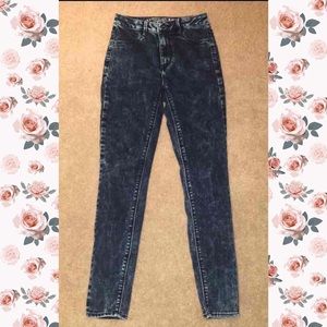 American Eagle High Waisted Bleached Jeans