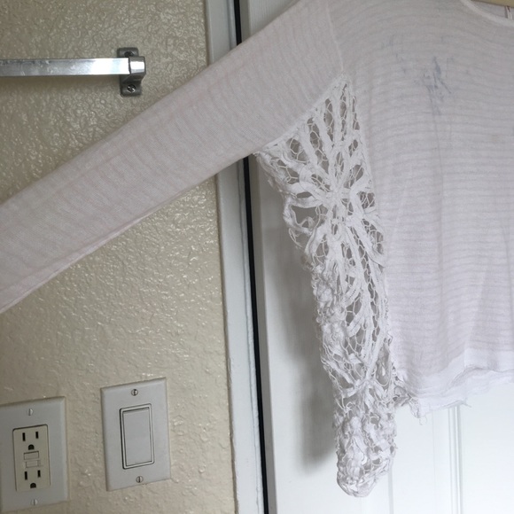 Free people top with beautiful side details - Picture 2 of 6