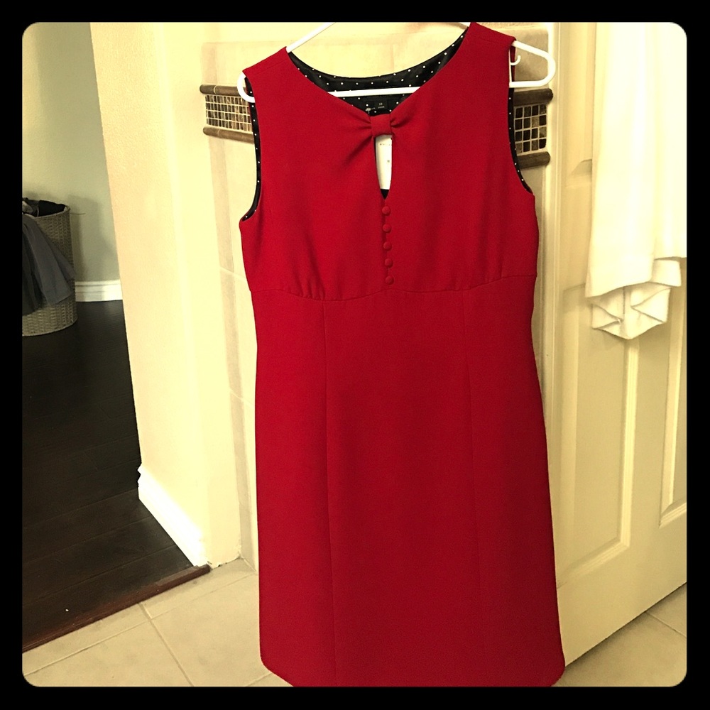Tahari size 10.  Paid128.00 selling for 45.00