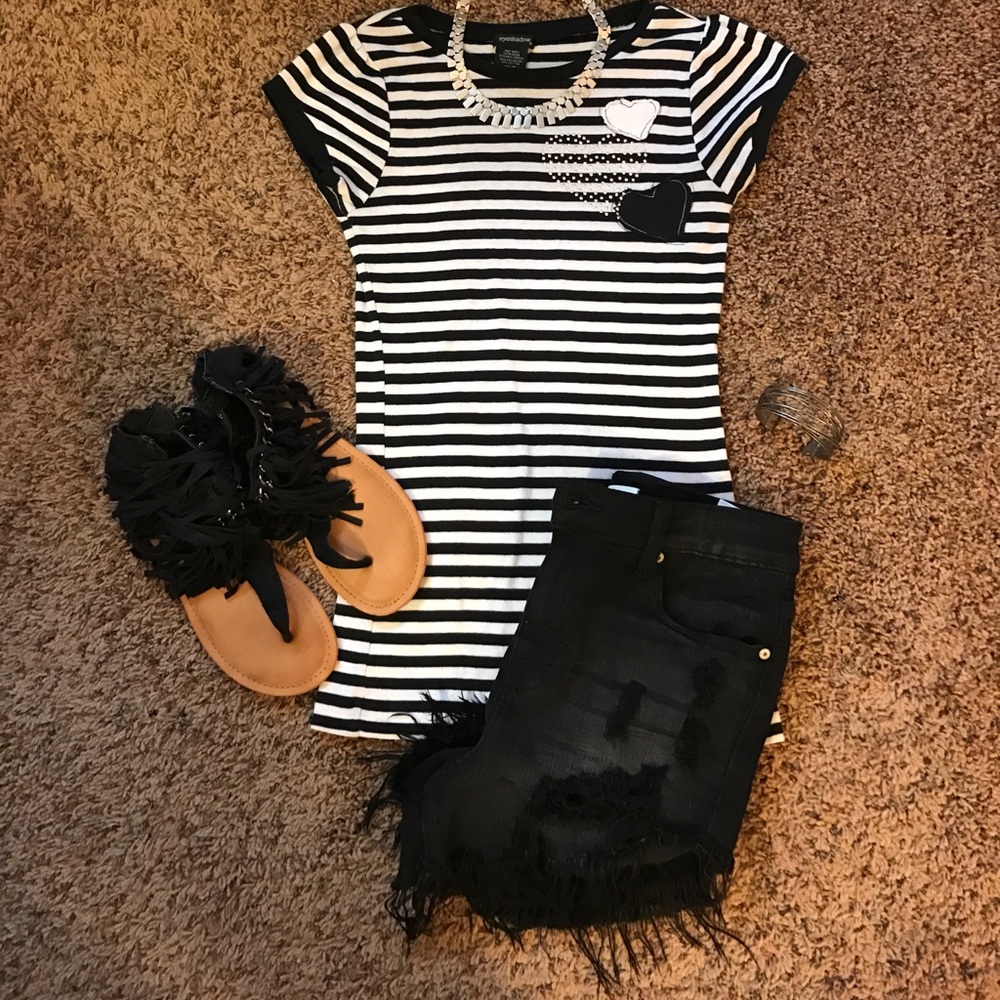 🖤Black and White Striped Heart Shirt🖤