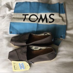 NWT Grey Canvas TOMS