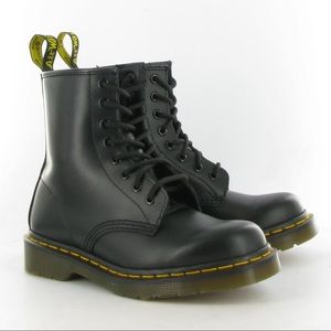 Doc Martins Matte Black