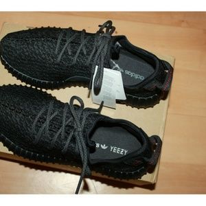 Yeezy 350 boost pirate black Sz 10.5
