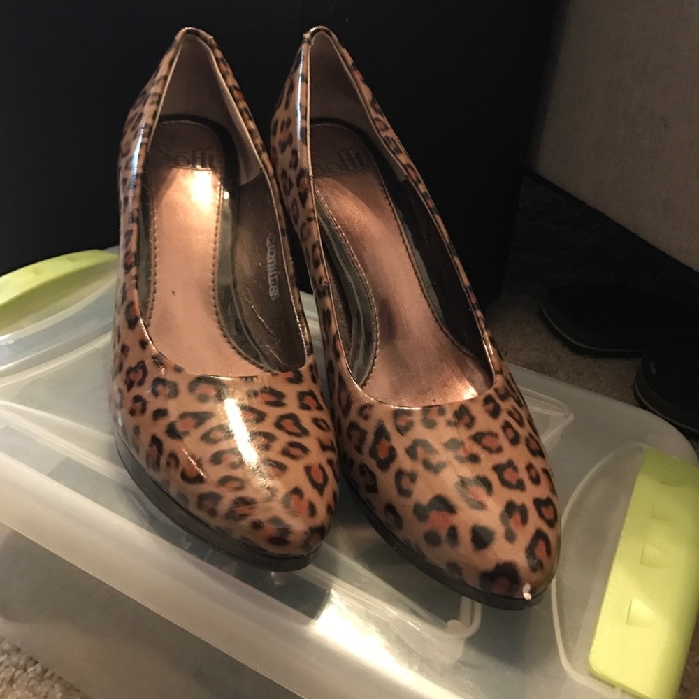 Sofft leopard heels