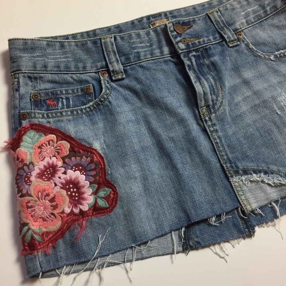 NWT Y2K Vintage A&F Embroidered Denim Mini Skirt