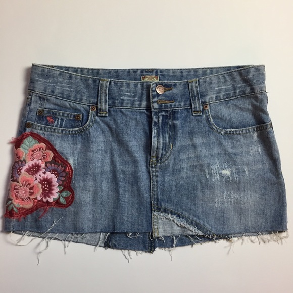 NWT Y2K Vintage A&F Embroidered Denim Mini Skirt - Picture 2 of 4