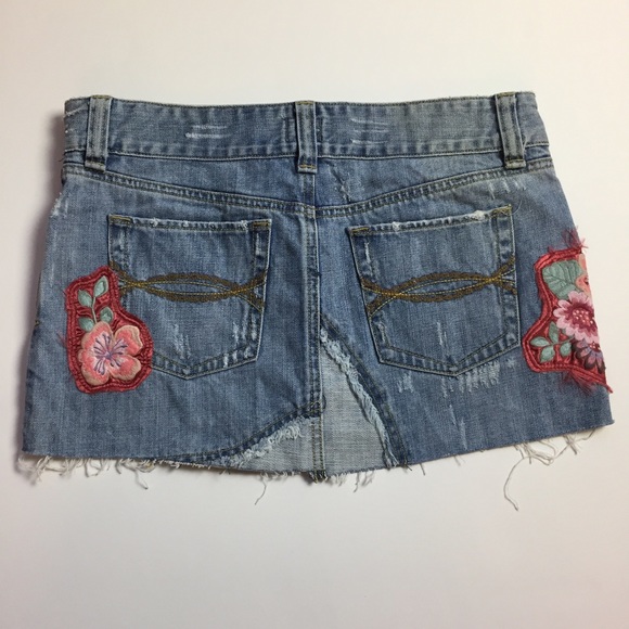 NWT Y2K Vintage A&F Embroidered Denim Mini Skirt - Picture 3 of 4