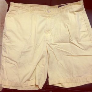 Yellow Vineyard Vines club shorts waist 40