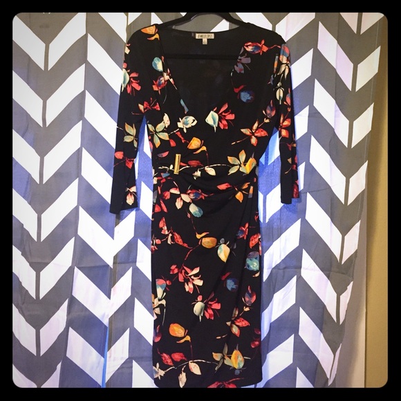 Jennifer Lopez Dresses & Skirts - Flattering cinched waist floral dress