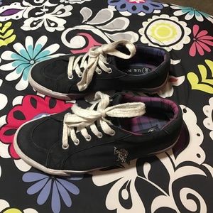 Black shoes (like vans)