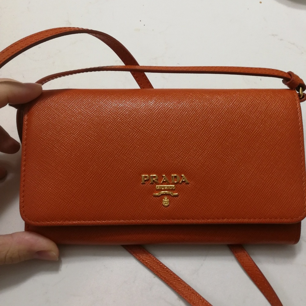 prada wallet