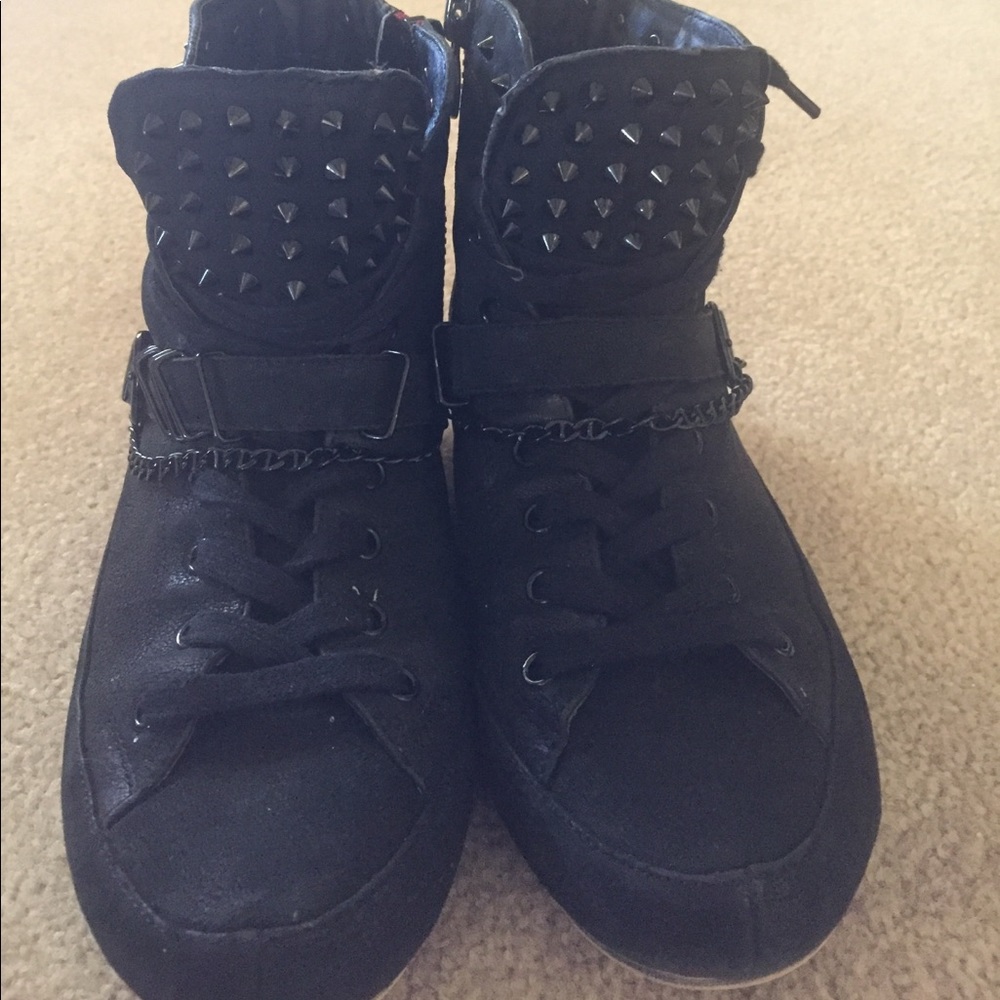 Spikey sneakers with slight wedge