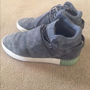 Adidas tubular invader