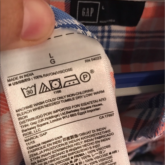 Cute plaid button down from Gap - Picture 2 of 3