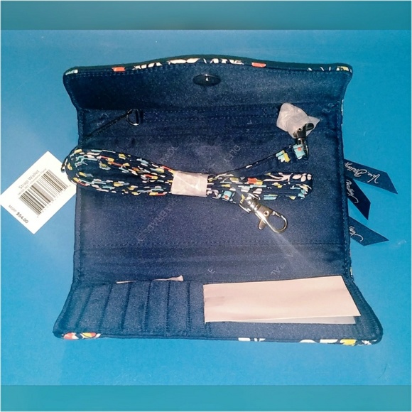 🚫🚫SOLD🚫🚫Vera Bradley ~ Crossbody Strap Wallet - Picture 3 of 4