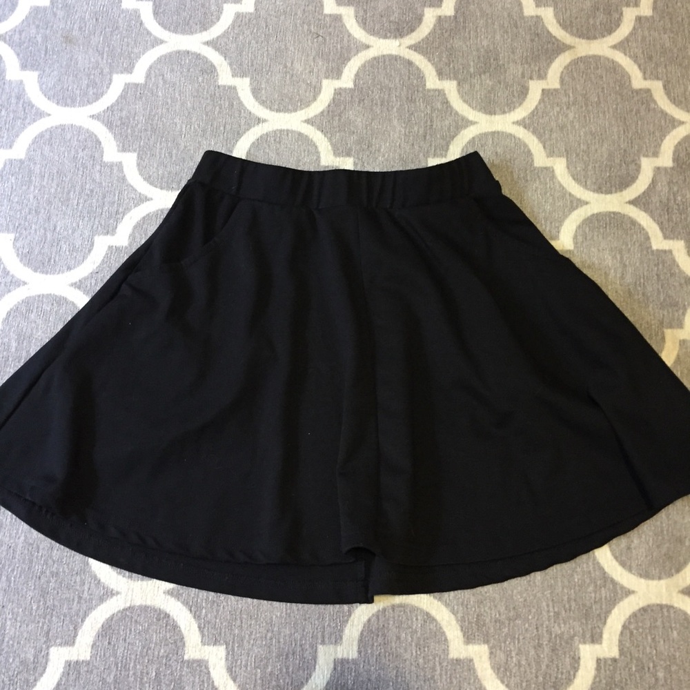 Medium black skater style skirt