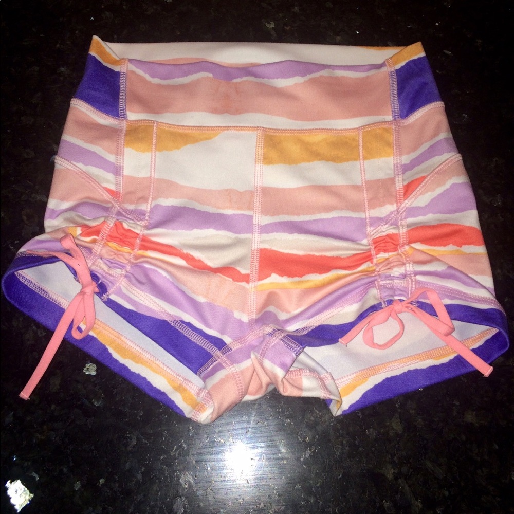 Lululemon shorts size 4