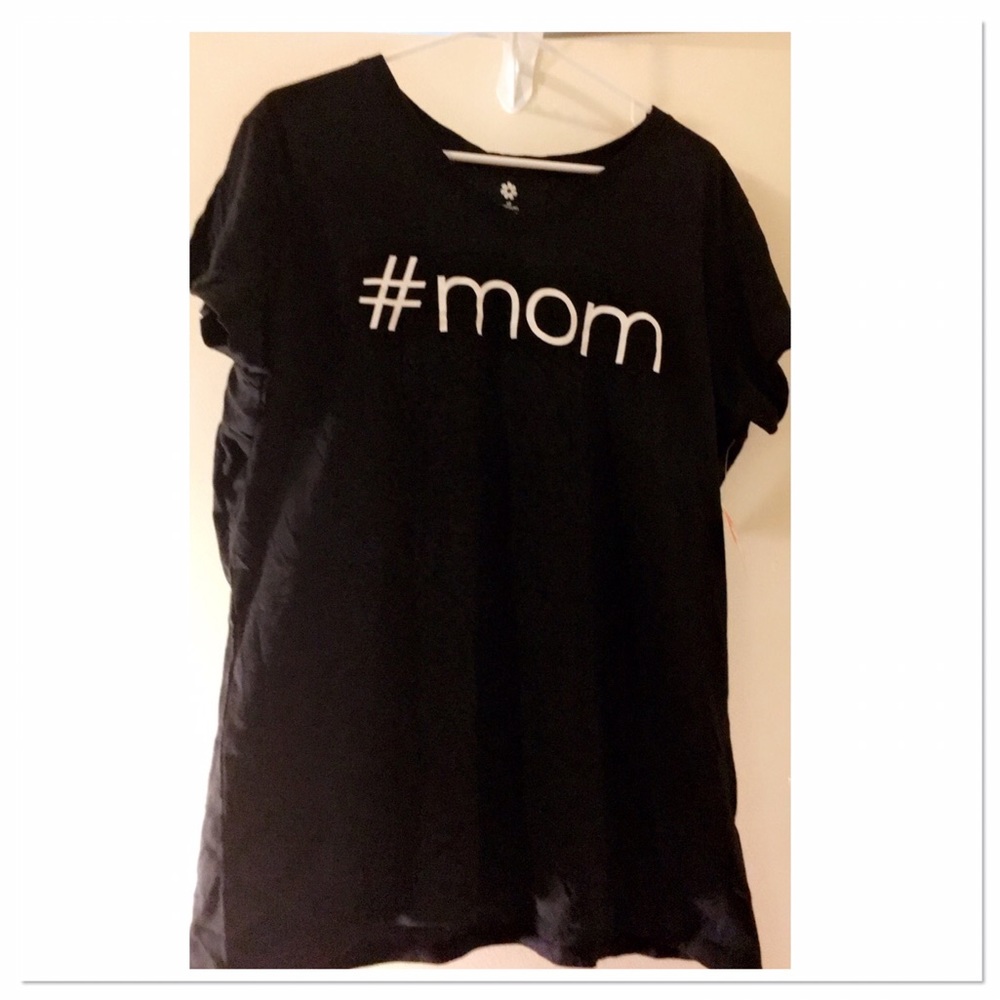Mother’s Day is coming. V•Neck Tee  18-20W NWT