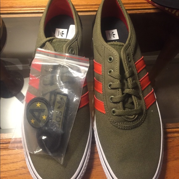 👟 NWT Men’s Adidas Adiease Sneaker 10.5 👟 - Picture 4 of 5