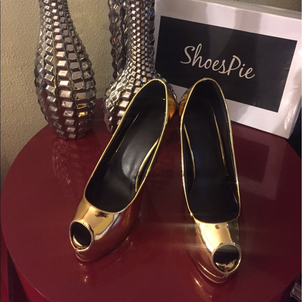pumps gold