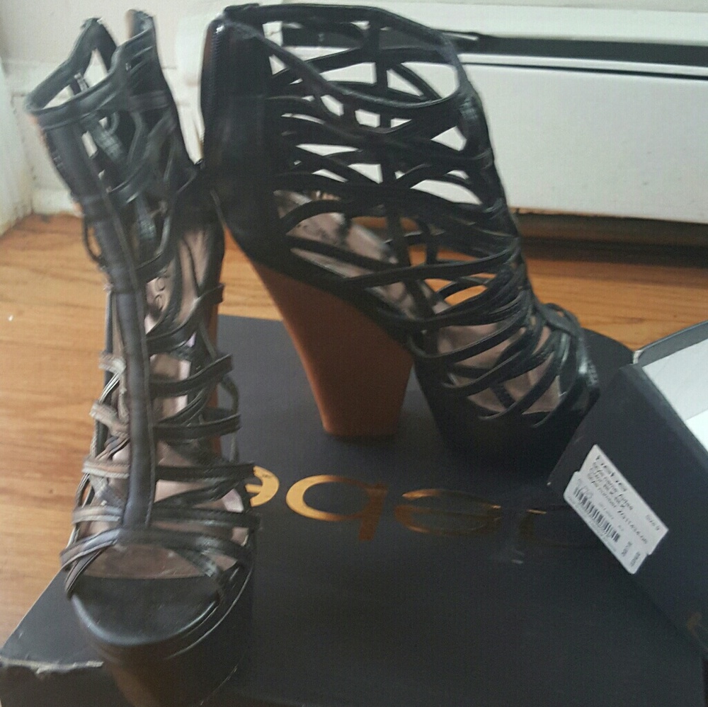 Bebe sandals wear once for two hours