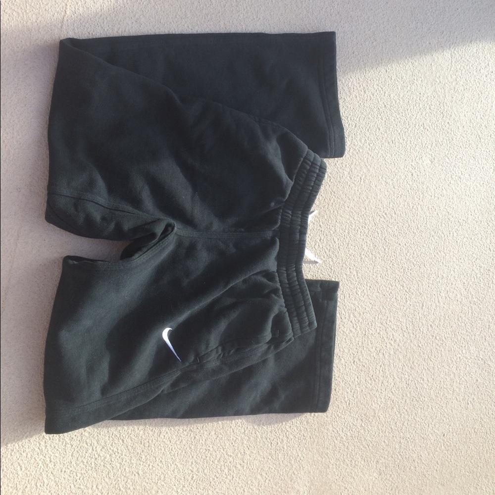 Nike boys sweatpants with pockets!