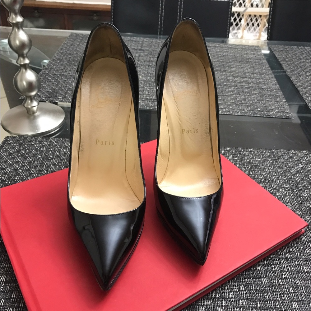 ❌SOLD❌ Christian Louboutin black heels size 39