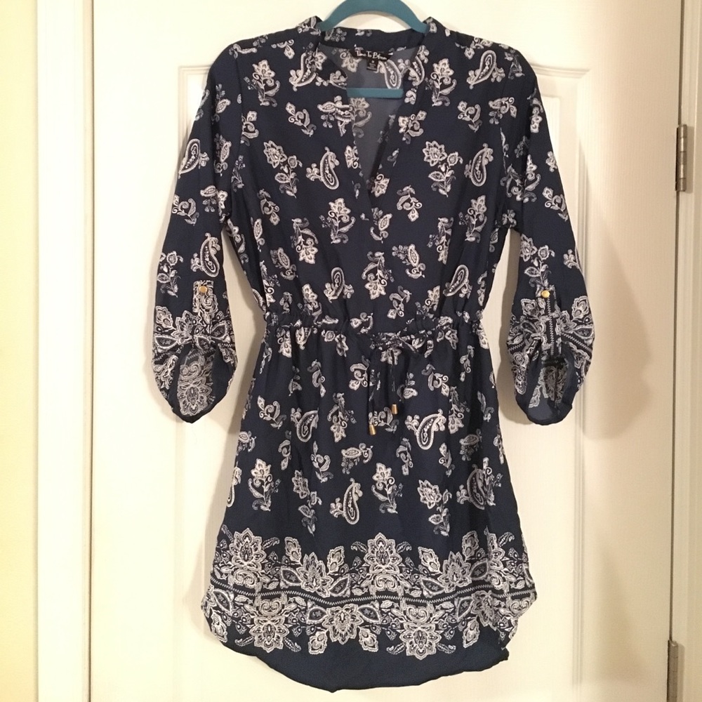 3-quarter sleeve, printed dress. Never worn!