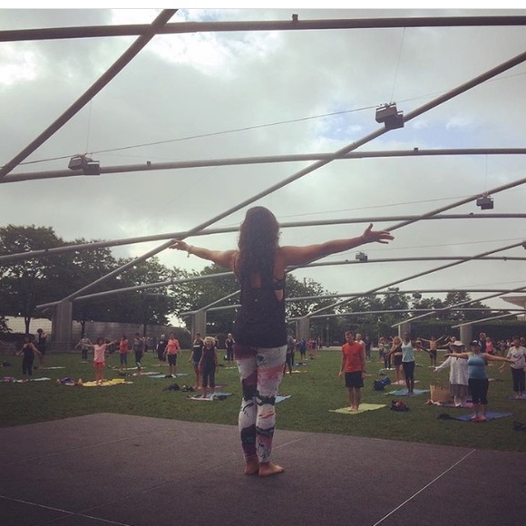 Size 6 lululemon rare print - Picture 2 of 2