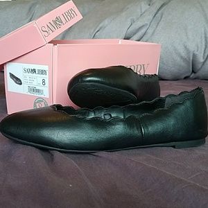 Black scalloped edged leather flats