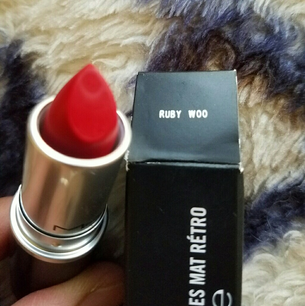 Mac (Rudy Roo) lipstick