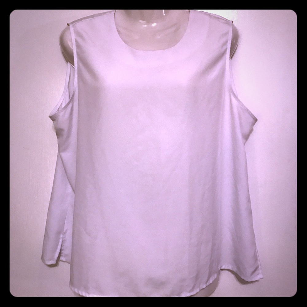 White silky blouse 🌹